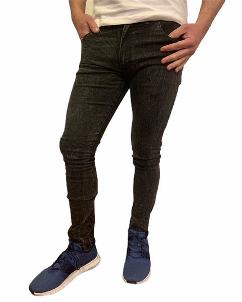 Jean de hombre negro desgastado