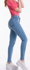 Pack de 3 Jeans tiro alto con deshilache en una rodilla art 31 MZ