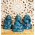 Escultura dos Trio Monges da Sabedoria, representando os três princípios da sabedoria: não ver, não ouvir e não falar, em uma tonalidade azul.