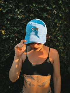 Gorra "llorona" celeste - comprar online