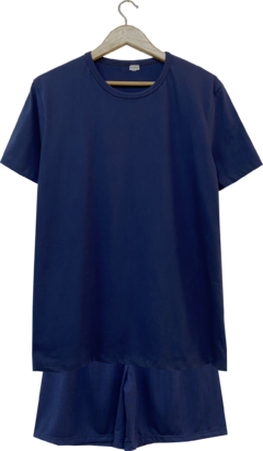 Pijama masculino curto na cor marinho, com camiseta e shorts.