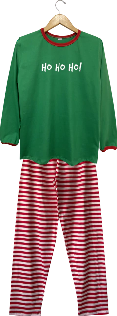 Pijama longo camiseta verde com estampa "Ho Ho Ho!" e calças listradas vermelhas e brancas, ideal para o Natal.