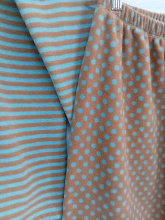 Pijama Feminino Microsoft Listrado com Bolinha Bege e Azul na internet