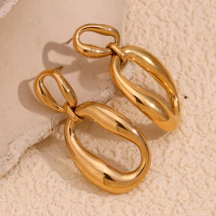 Image of Aretes Eslabón Infinito en Acero Inoxidable con baño de oro de 18K AB0146 APM74880