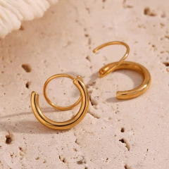 Aretes Órbita Dúo en Acero Inoxidable con baño de oro de 18K AB0096 APM15795 - tienda online