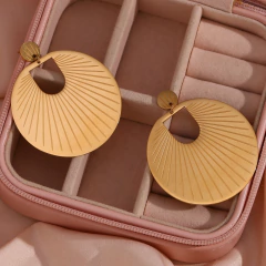 Aretes Rayos de Gatsby en Acero Inoxidable con baño de oro de 18K AB0062 APM40248 - loja online