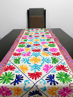 Camino de Mesa bordado de la India 150x50cm - Flores en rombo APM58500