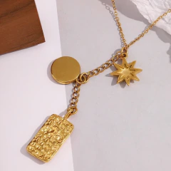 Collar Cielos Protectores en Acero Inoxidable con baño de oro de 18K AB0043 APM46098 - tienda online