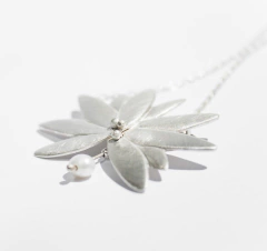 Colgante Hoja Palma Plata y Piedra