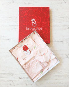 AJUAR 5 PIEZAS POEMA ROSA PIMA: MANTA, BODY, RANITA, GORRO Y MITONES (BROSET5P2-GP) - Mamá Coneja
