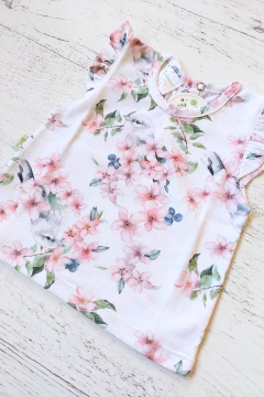 REMERA BEBA CON VOLADO EN HOMBRO PAJAROS Y FLORES - BROTECITOS (BROREMERAN-PYF) - comprar online