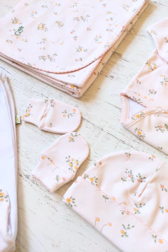 AJUAR 5 PIEZAS PRADERA: MANTA, BODY, RANITA, GORRO Y MITONES (BROSET5P2-GQ) - Mamá Coneja