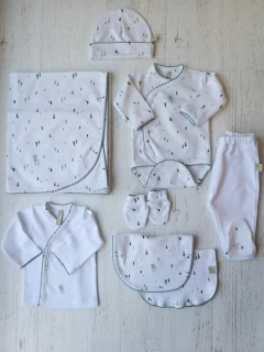 AJUAR 8 PIEZAS PINITOS BLANCO: MANTA, BODY, BATITA, RANITA, BABERO, BABITA, GORRO Y MITONES (BROSET8P-DB)