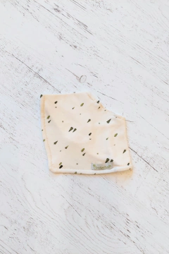 BABERO BANDANA PINITOS NATURAL - BROTECITOS (BROBABEBAN-DC) en internet