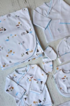 AJUAR 8 PIEZAS SELVA BLANCO: MANTA, BODY, BATITA, RANITA, BABERO, BABITA, GORRO Y MI (BROSET8P-FR) en internet