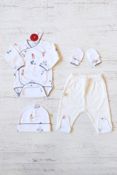 AJUAR 4 PIEZAS FUTBOL BLANCO PIMA: BODY, RANITA, GORRO Y MITONES (BROSETB-GR)