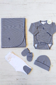 AJUAR 5 PIEZAS RAYITAS AZULES: MANTA, BODY, RANITA, GORRO Y MITONES (BROSET5P2-GM) - Mamá Coneja