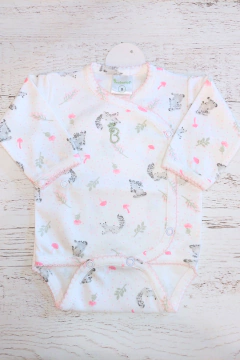 AJUAR 8 PIEZAS HABÍA UNA VEZ BLANCO: MANTA, BODY, BATITA, RANITA, BABERO, BABITA, GORRO Y MITON (BROSET8P-HV01) - Mamá Coneja