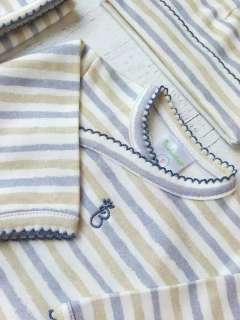 AJUAR 8 PIEZAS RAYAS AZUL Y ARENA: MANTA, BODY, BATITA, RANITA, BABERO, BABITA, GORRO Y MITONES (BROSET8P-EL) en internet