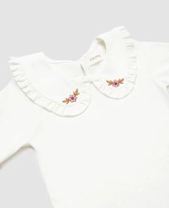 Imagen de REMERA CUELLO BORDADO - PIOPPA (R-PENELOPE)
