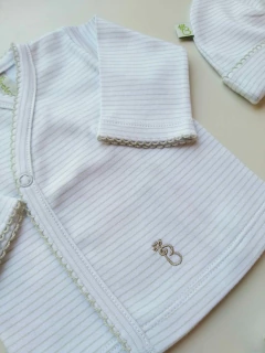 AJUAR 4 PIEZAS RAYITA NATURAL : BATITA, RANITA, GORRO Y MITONES (BROSETA-CP) en internet