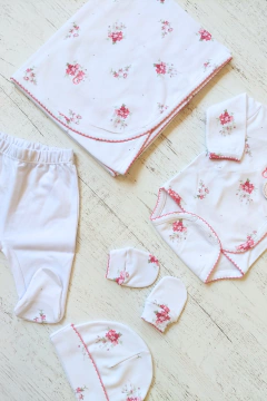 Imagen de AJUAR 5 PIEZAS POEMA BLANCO: MANTA, BODY, RANITA, GORRO Y MITONES (BROSET5P2-GO)