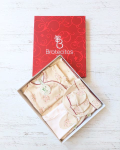 AJUAR 5 PIEZAS CORAZON DE FLOR NATURAL: MANTA, BODY, RANITA, GORRO Y MITONES (BROSET5P2-CFN) - comprar online