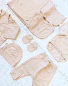 AJUAR 8 PIEZAS ARENA LISO: MANTA, BODY, BATITA, RANITA, BABERO, BABITA, GORRO Y MITONES (BROSET8P-45) - comprar online