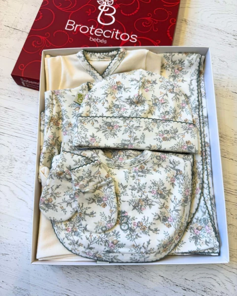 AJUAR 8 PIEZAS MALEN NATURAL: MANTA, BODY, BATITA, RANITA, BABERO, BABITA, GORRO Y MITONES (BROSET8P-HZ)