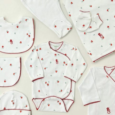 AJUAR 8 PIEZAS ROSITAS ROJAS: MANTA, BODY, BATITA, RANITA, BABERO, BABITA, GORRO Y MITONES (BROSET8P-F31)