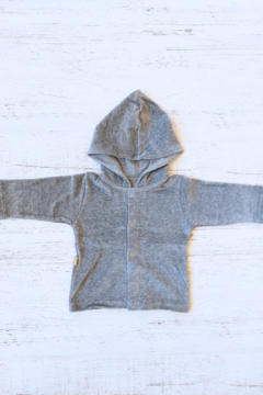 CAMPERA GRIS C/ CAPUCHA PLUSH SIMPLE - BROTECITOS (BROCAMPPLCAP-55) en internet