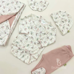 AJUAR 5 PIEZAS LIBRES: MANTA, BODY, RANITA, GORRO Y MITONES (BROSET5P2-ID)