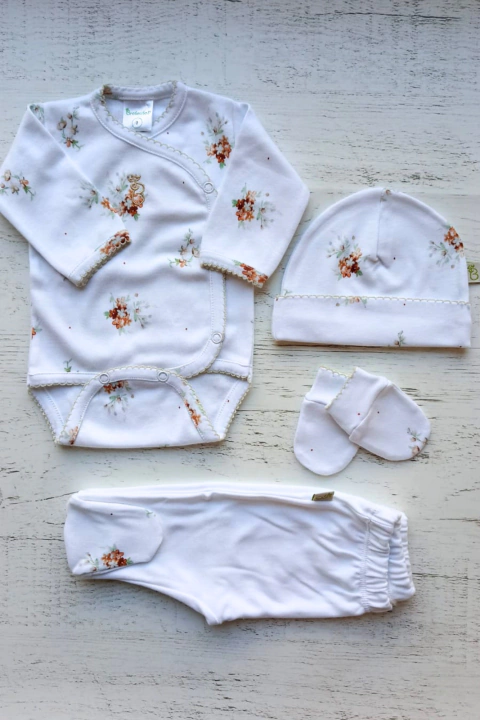 AJUAR 4 PIEZAS POEMA BEIGE : BODY, RANITA, GORRO Y MITONES (BROSETB-FM)