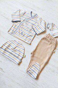 AJUAR 4 PIEZAS RAYAS AZUL Y ARENA : BATITA, RANITA, GORRO Y MITONES (BROSETA-EL)