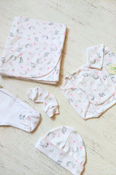 Imagen de AJUAR 5 PIEZAS HABÍA UNA VEZ BLANCO: MANTA, BODY, RANITA, GORRO Y MITONES (BROSET5P2-HV01)
