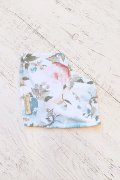 BABERO BANDANA ILUSION CELESTE - BROTECITOS (BROBABEBAN-EZ)