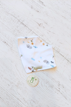 BABERO BANDANA SELVA BLANCO - BROTECITOS (BROBABEBAN-FR)
