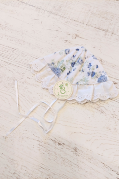 PILUSO EE CON FLORES AZULES Y BRODERIE - BROTECITOS (BROPILUB-12)