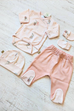 AJUAR 4 PIEZAS CONEJO ROSA: BODY, RANITA, GORRO Y MITONES (BROSETB-COR) en internet