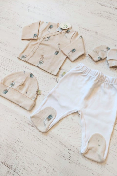 AJUAR 4 PIEZAS CONEJO ARENA: BATITA, RANITA, GORRO Y MITONES (BROSETA-COA) - Mamá Coneja