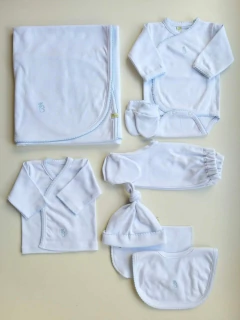 AJUAR 8 PIEZAS BCO/CEL PIMA: MANTA, BODY, BATITA, RANITA, BABERO, BABITA, GORRO Y MITONES (BROSET8P-12) en internet