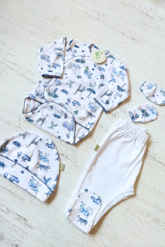 AJUAR 4 PIEZAS AVENTURA AZUL PIMA : BODY, RANITA, GORRO Y MITONES (BROSETB-FD) - Mamá Coneja