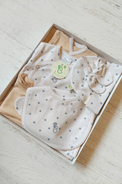 AJUAR 8 PIEZAS ESTRELLITAS: MANTA, BODY, BATITA, RANITA, BABERO, BABITA, GORRO Y MITONES (BROSET8P-ES) - comprar online