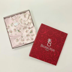 AJUAR 8 PIEZAS BOUQUET ROSA: MANTA, BODY, BATITA, RANITA, BABERO, BABITA, GORRO Y MITONES (BROSET8P-EO) en internet