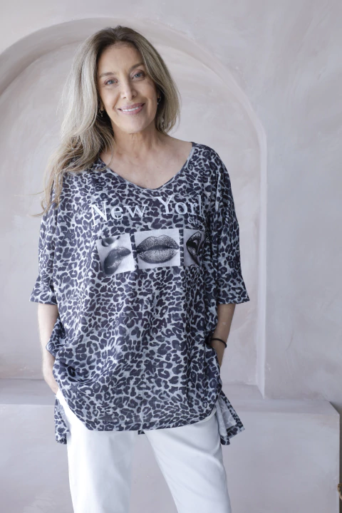 Remera NY ANIMAL PRINT GREY ( XL/ XXL) - - Kuwana Shop