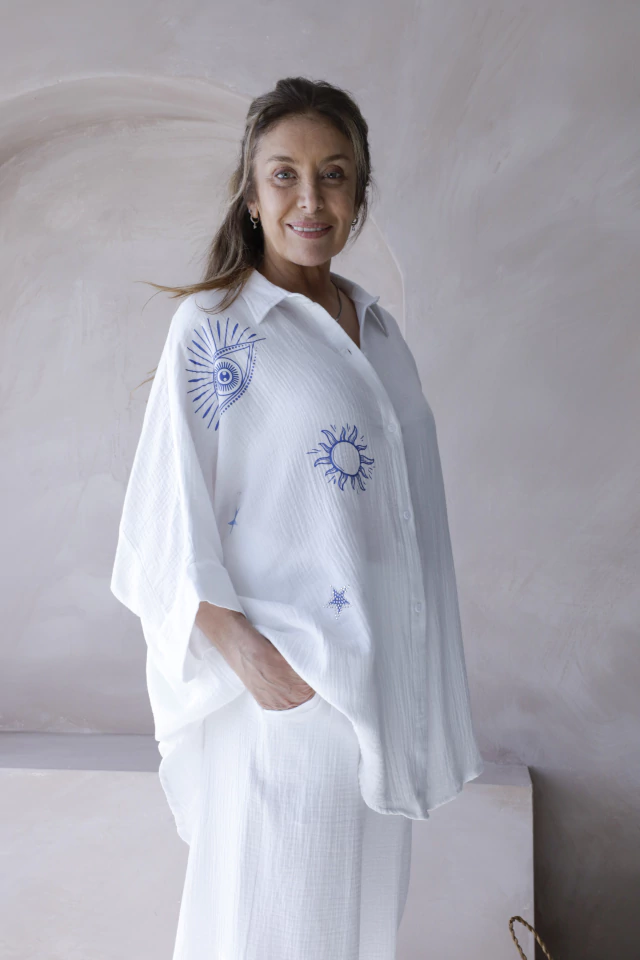 Camisa maxi oversize de lino bambula estampada azul de Kuwana Shop
