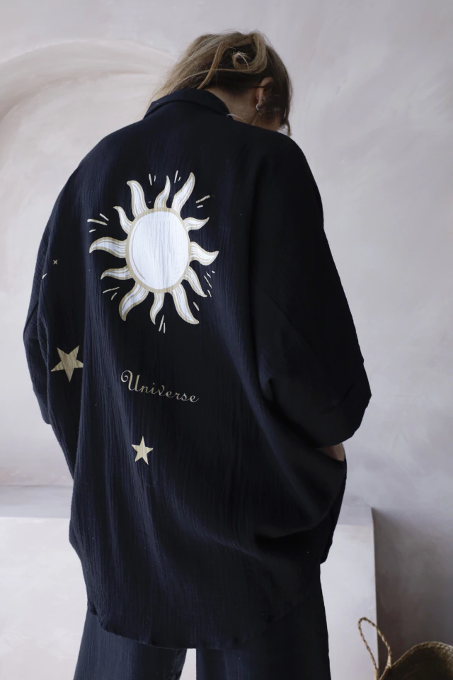 Camisa maxi oversize lino bambula estampada universe negro premium — imagen 2