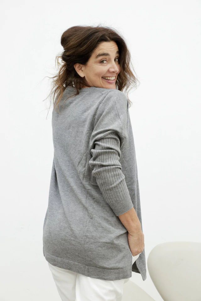 Maxi sweater bremer largo gris — imagen 15