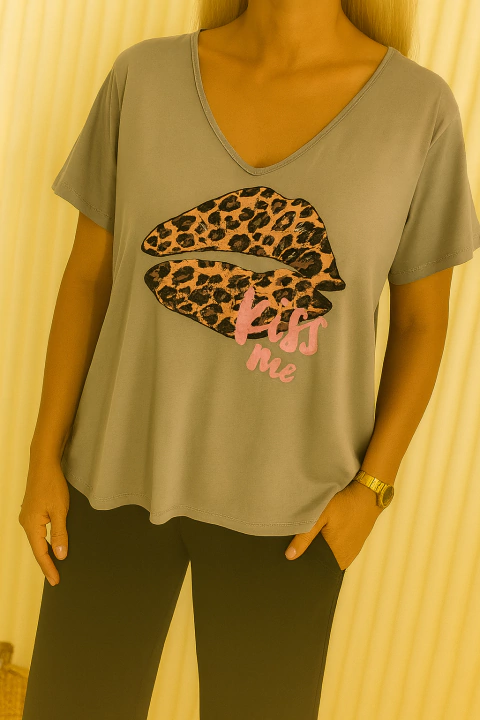 Remera V PREMIUM KISS ME PRINT- (4 Talles) - VIZON - comprar online