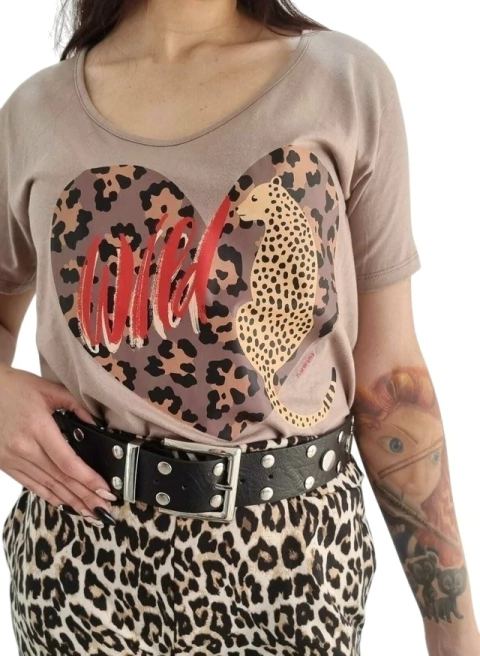 Remera V PREMIUM HEART WILD Vison (4 talles) - comprar online